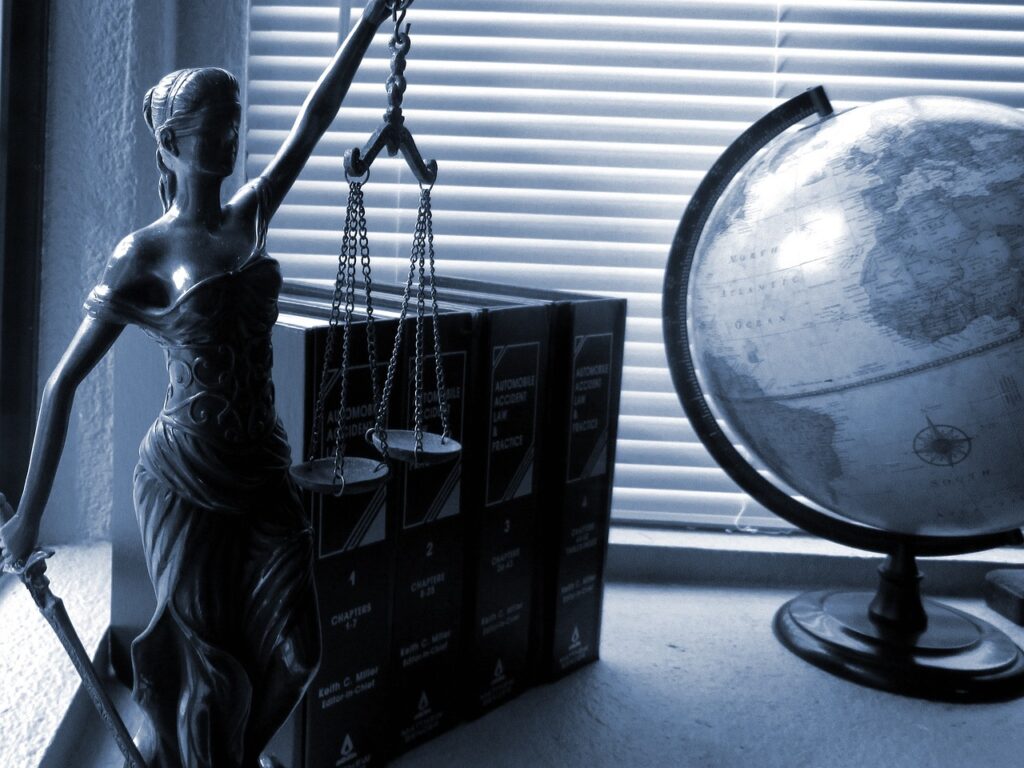 lady justice, legal, law-2388500.jpg